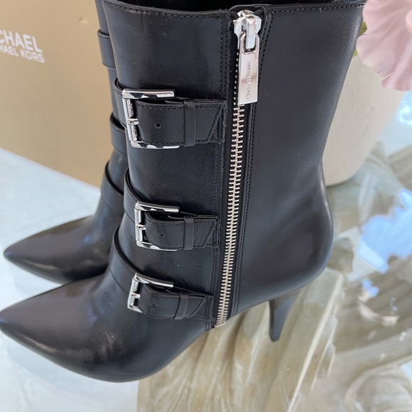 MICHAEL Michael Kors Lori Booties...NIB - Picture 1 of 6